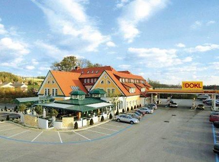 Rasthaus Zum Dokl Hotel Gleisdorf Bagian luar foto